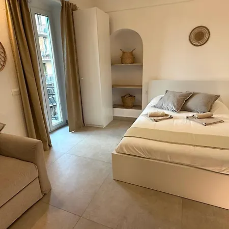 Centro Storico - Palazzo Manara - West * サンレモ